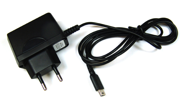 Reise-Ladegerät (100-250V) für Nintendo DS Lite